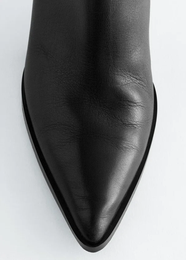 Leder-Stiefeletten mit Kitten-Heel Leder-Stiefeletten mit Kitten-Heel