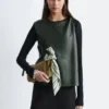 Leder-Top mit gedrehter Schulter