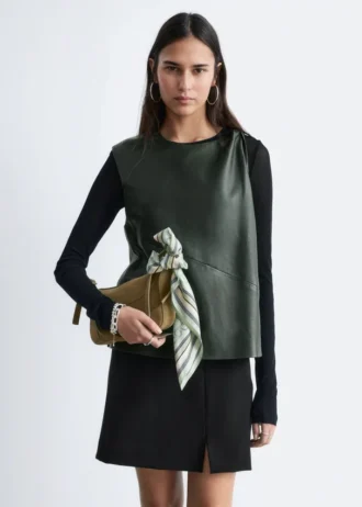 Leder-Top mit gedrehter Schulter