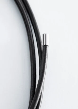 Lederhalskette mit Ring-Anhänger