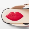 Ledersandalen mit Aufdruck