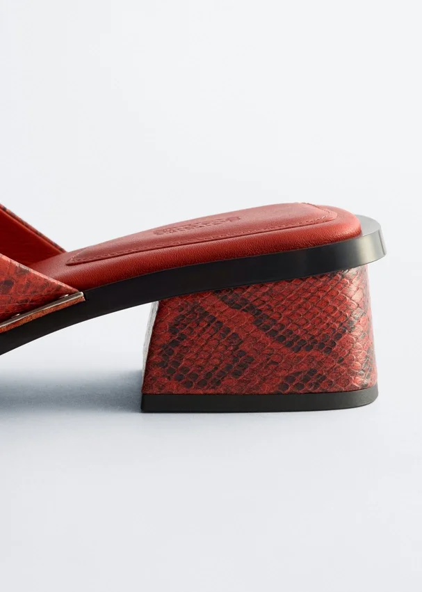 Ledersandalen mit Blockabsatz Ledersandalen mit Blockabsatz