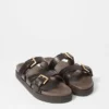 Ledersandalen mit gekreuzten Riemen
