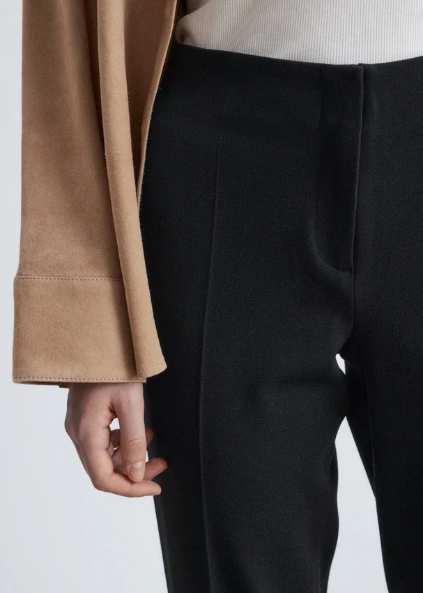 Maßgeschneiderte Hose mit Pressfalte Maßgeschneiderte Hose mit Pressfalte