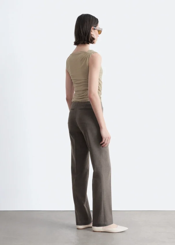 Maßgeschneiderte Hose mit Pressfalte Maßgeschneiderte Hose mit Pressfalte