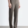 Maßgeschneiderte Hose mit Pressfalte Maßgeschneiderte Hose mit Pressfalte