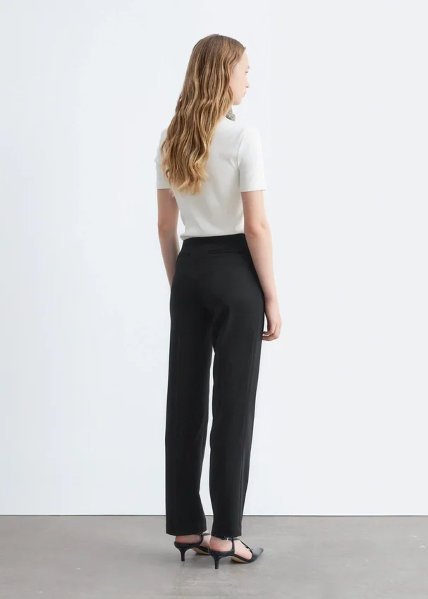Maßgeschneiderte Hose mit Pressfalte Maßgeschneiderte Hose mit Pressfalte