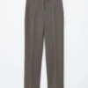 Maßgeschneiderte Hose mit Pressfalte Maßgeschneiderte Hose mit Pressfalte