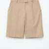 Maßgeschneiderte knielange Shorts Maßgeschneiderte knielange Shorts