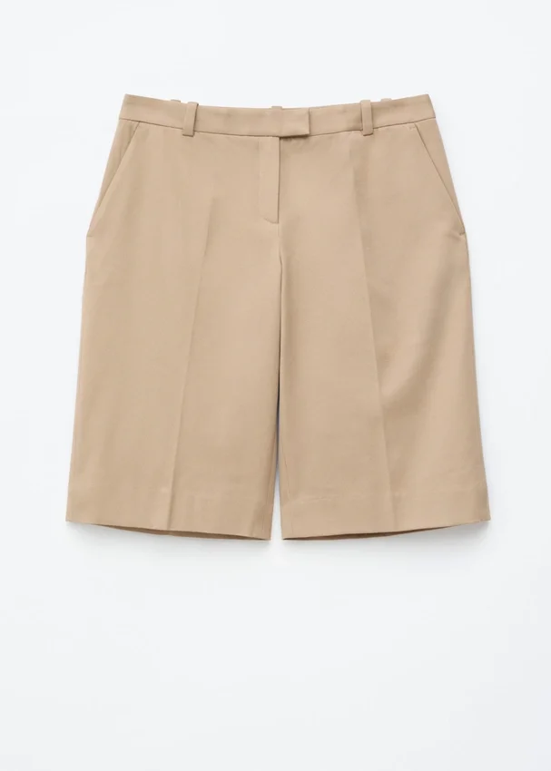 Maßgeschneiderte knielange Shorts Maßgeschneiderte knielange Shorts