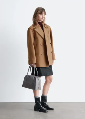 Maßgeschneiderter Peacoat aus Wolle Maßgeschneiderter Peacoat aus Wolle