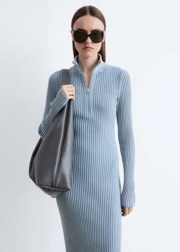 Maxikleid mit Rippenmuster und Reißverschluss Maxikleid mit Rippenmuster und Reißverschluss