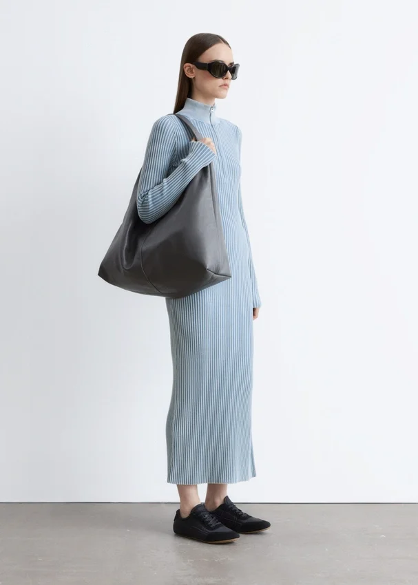 Maxikleid mit Rippenmuster und Reißverschluss Maxikleid mit Rippenmuster und Reißverschluss