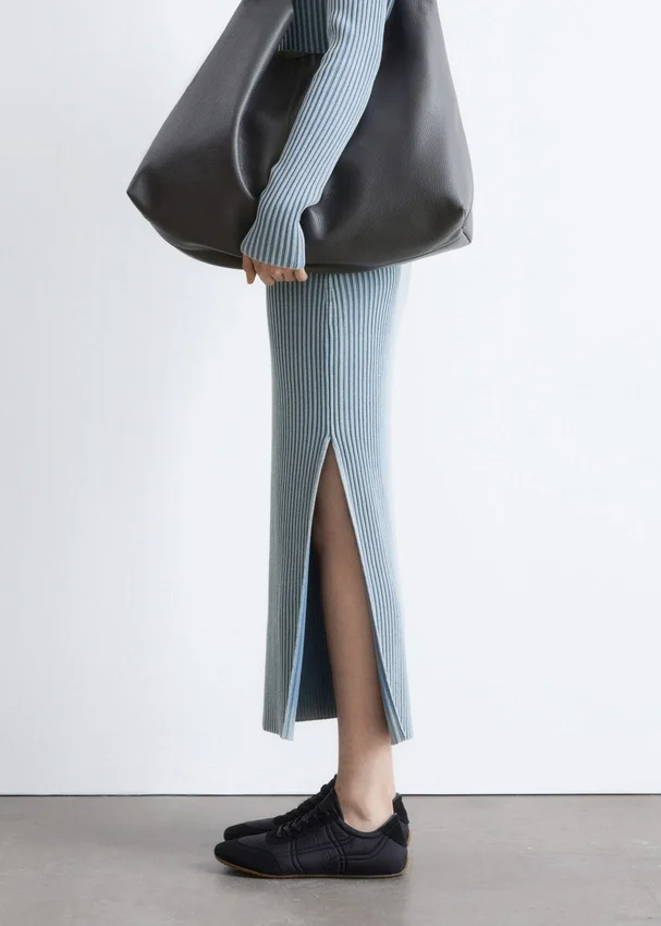 Maxikleid mit Rippenmuster und Reißverschluss Maxikleid mit Rippenmuster und Reißverschluss