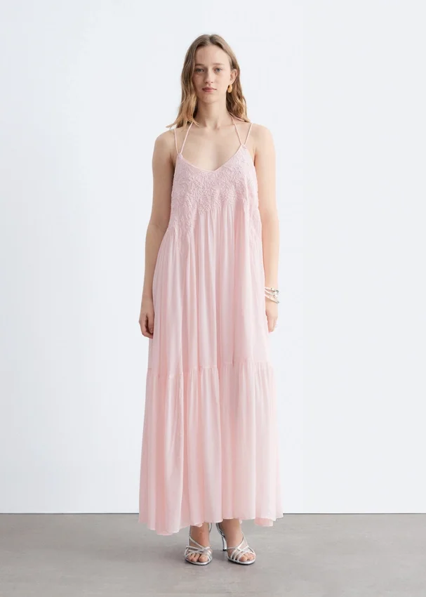Maxikleid mit Trägern und Stickerei Maxikleid mit Trägern und Stickerei