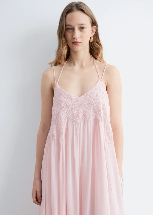 Maxikleid mit Trägern und Stickerei Maxikleid mit Trägern und Stickerei