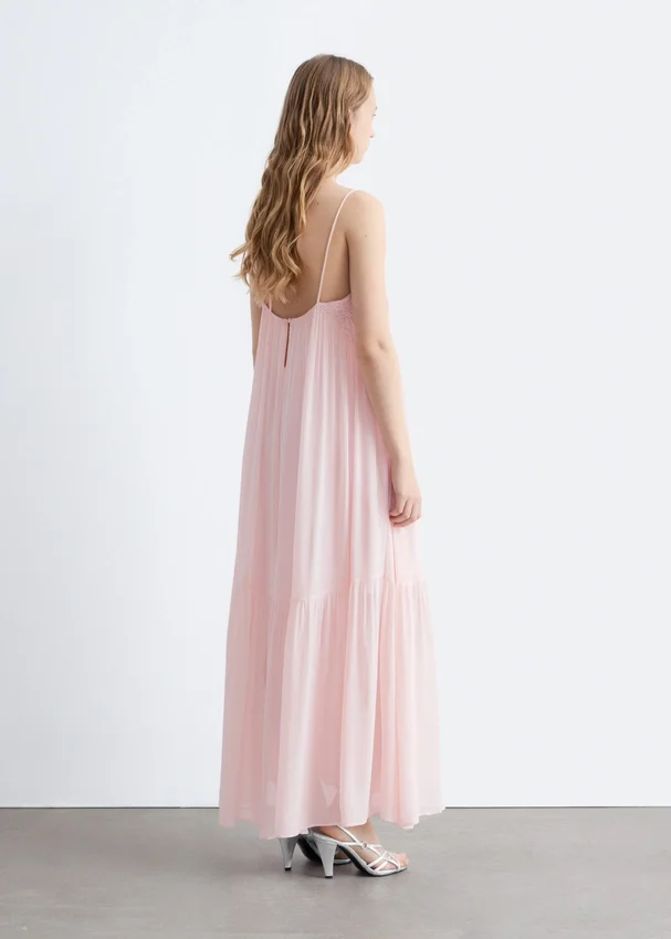 Maxikleid mit Trägern und Stickerei Maxikleid mit Trägern und Stickerei