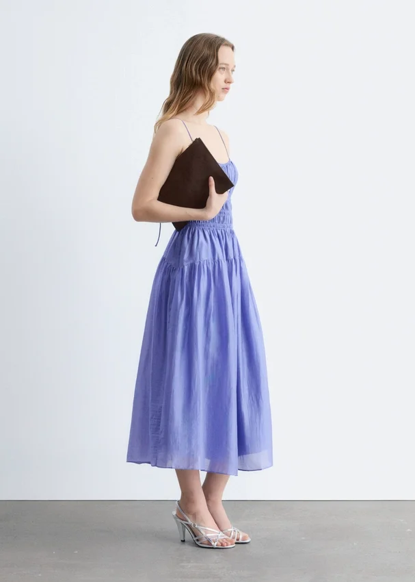 Midi-Kleid mit Rüschen Midi-Kleid mit Rüschen