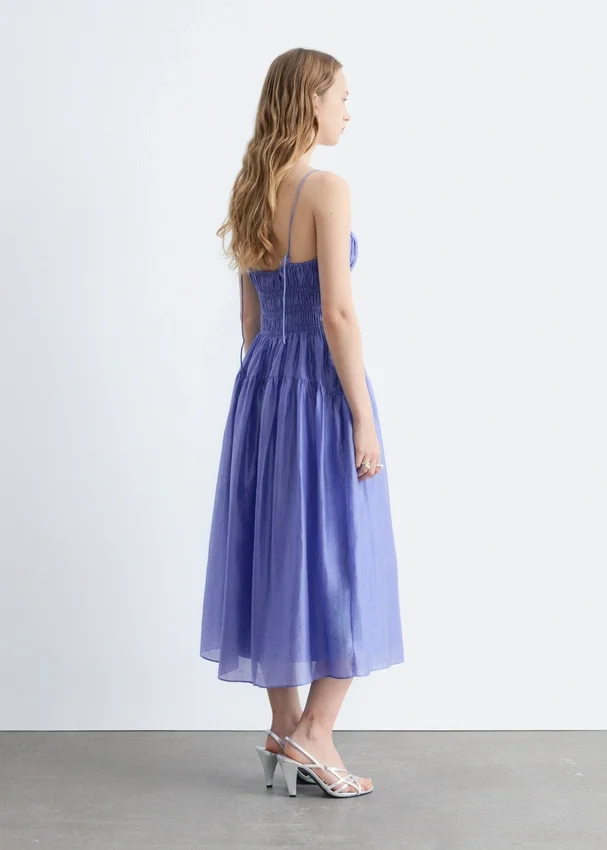 Midi-Kleid mit Rüschen Midi-Kleid mit Rüschen