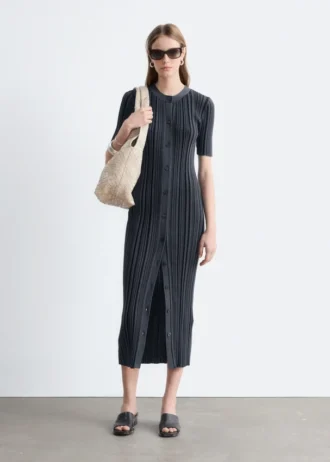Midikleid aus Rippstrick Midikleid aus Rippstrick