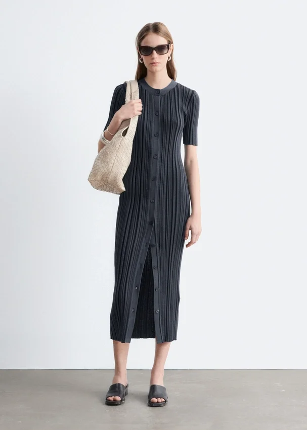 Midikleid aus Rippstrick Midikleid aus Rippstrick