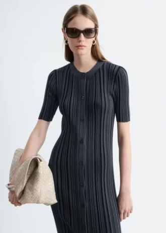 Midikleid aus Rippstrick Midikleid aus Rippstrick
