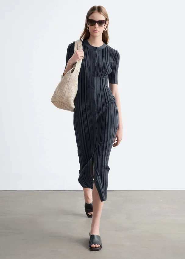 Midikleid aus Rippstrick Midikleid aus Rippstrick