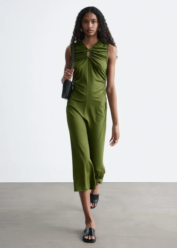 Midikleid mit gerafftem Schlüssellochausschnitt Midikleid mit gerafftem Schlüssellochausschnitt