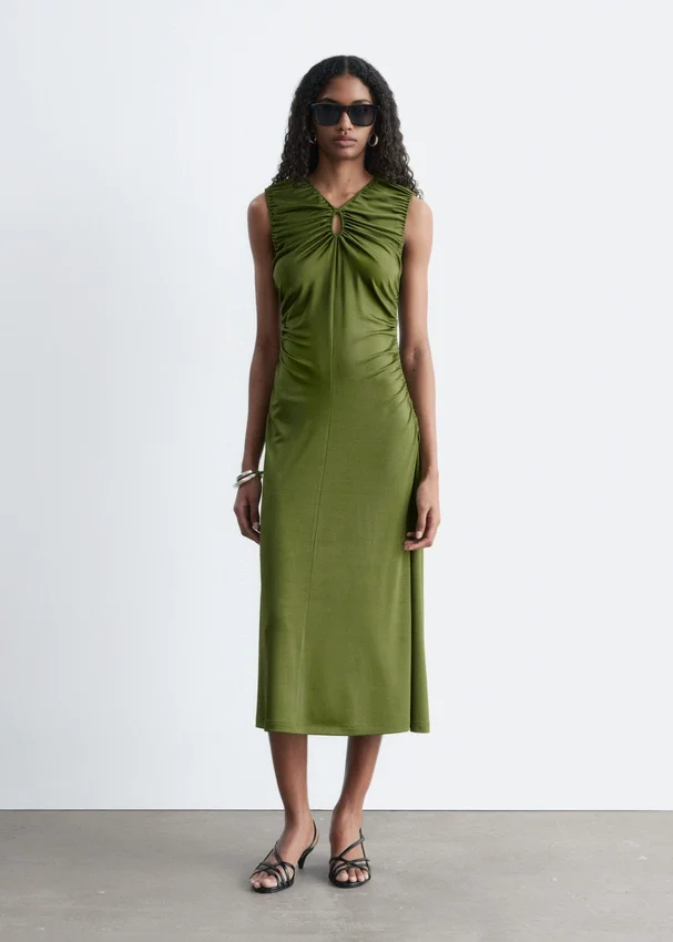 Midikleid mit gerafftem Schlüssellochausschnitt Midikleid mit gerafftem Schlüssellochausschnitt