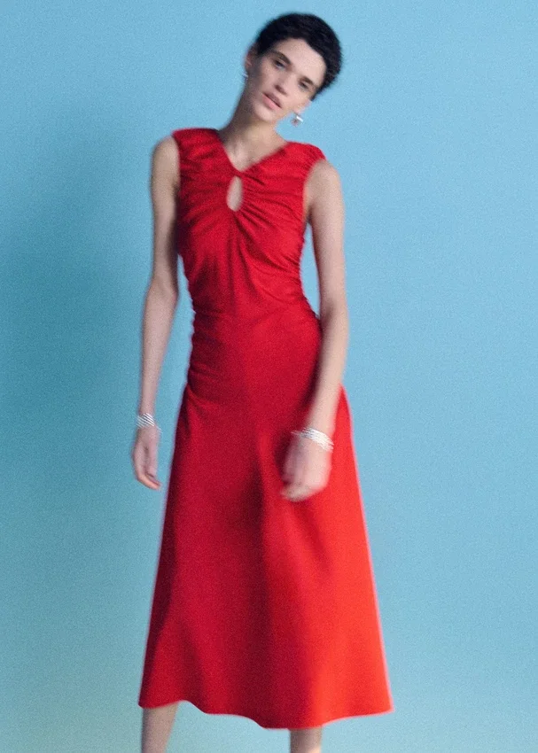 Midikleid mit gerafftem Schlüssellochausschnitt Midikleid mit gerafftem Schlüssellochausschnitt