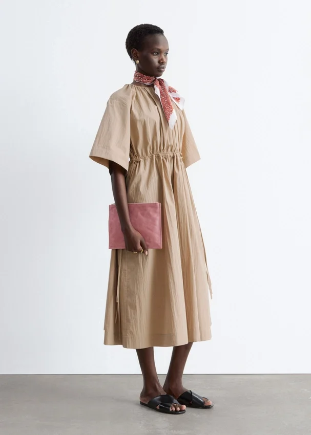 Midikleid mit Kordelzug Midikleid mit Kordelzug