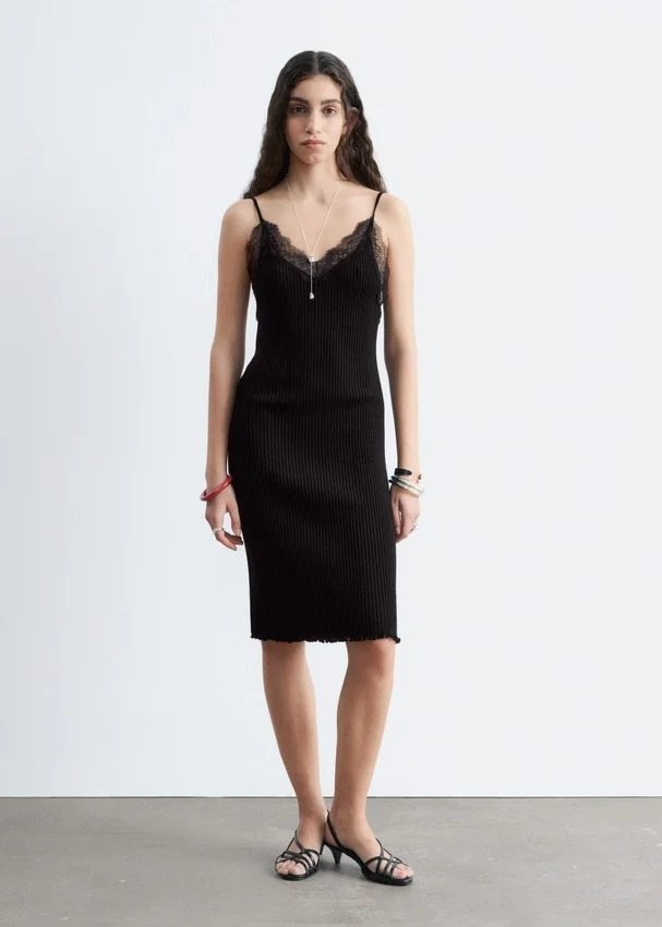 Mini-Kleid aus Rippstrick Mini-Kleid aus Rippstrick