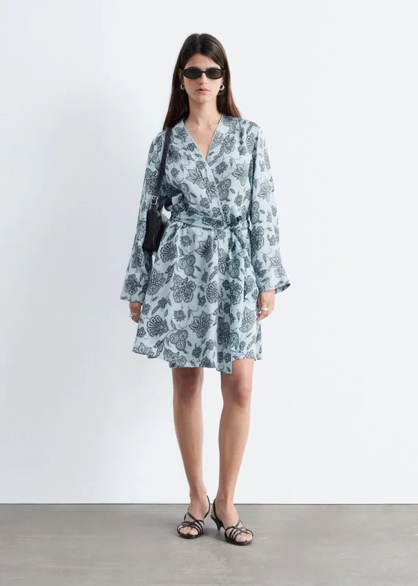 Mini-Wickelkleid mit Blumenmuster Mini-Wickelkleid mit Blumenmuster