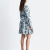 Mini-Wickelkleid mit Blumenmuster Mini-Wickelkleid mit Blumenmuster