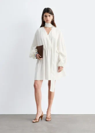 Minikleid mit Schaldetail