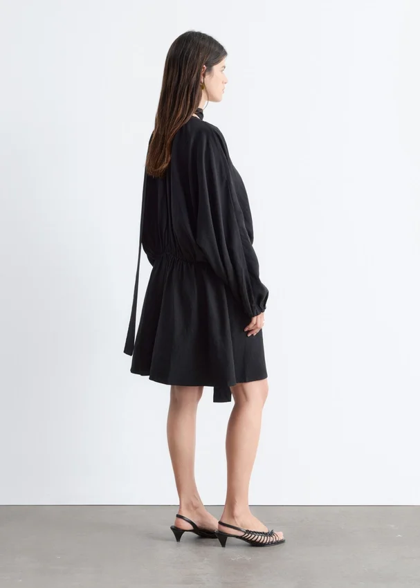 Minikleid mit Schaldetail Minikleid mit Schaldetail