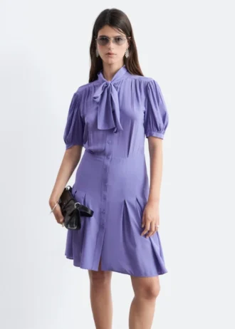 Minikleid mit Schleifenausschnitt