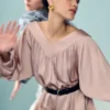 Minikleid mit V-Ausschnitt und Kordelzug Minikleid mit V-Ausschnitt und Kordelzug