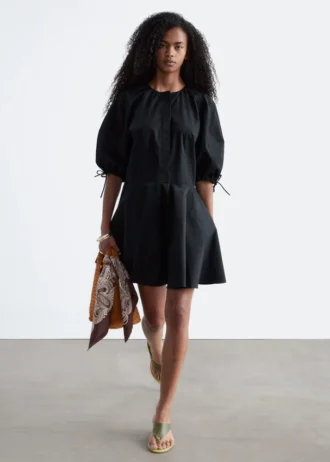 Minikleid mit voluminösen Ärmeln