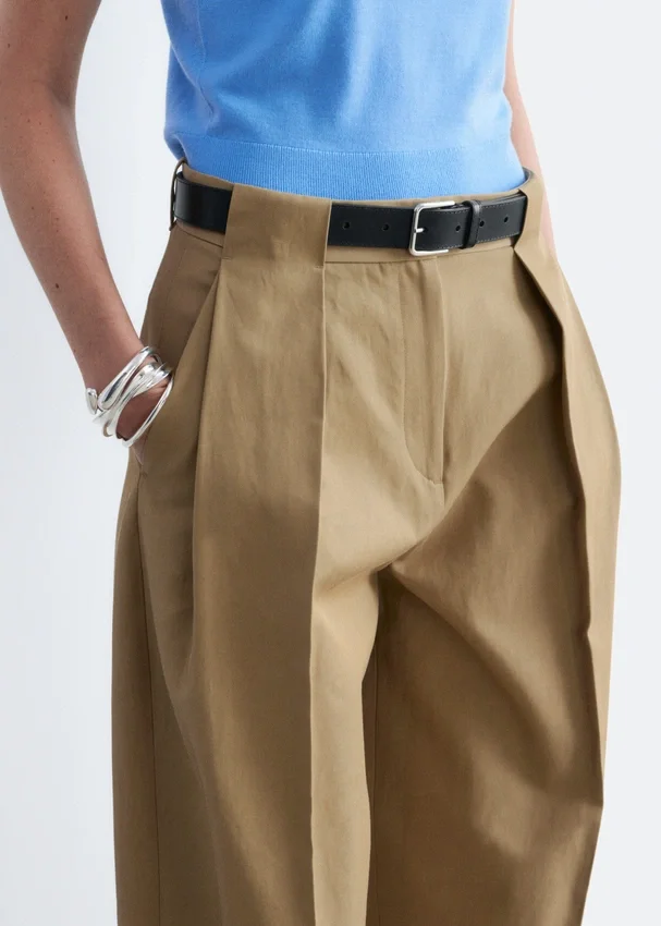 Plissierte Hose mit weitem Bein Plissierte Hose mit weitem Bein