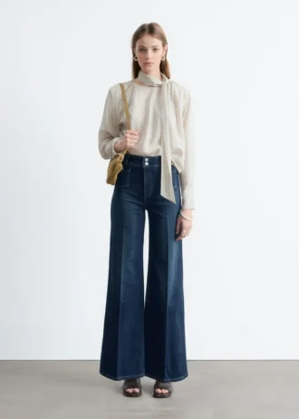 Press-Crease-Jeans mit ausgestelltem Bein Press-Crease-Jeans mit ausgestelltem Bein