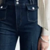 Press-Crease-Jeans mit ausgestelltem Bein Press-Crease-Jeans mit ausgestelltem Bein