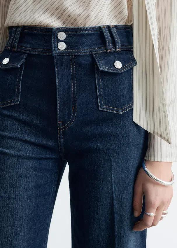 Press-Crease-Jeans mit ausgestelltem Bein Press-Crease-Jeans mit ausgestelltem Bein