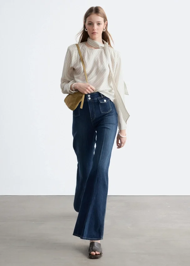 Press-Crease-Jeans mit ausgestelltem Bein Press-Crease-Jeans mit ausgestelltem Bein