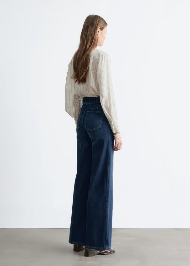 Press-Crease-Jeans mit ausgestelltem Bein Press-Crease-Jeans mit ausgestelltem Bein