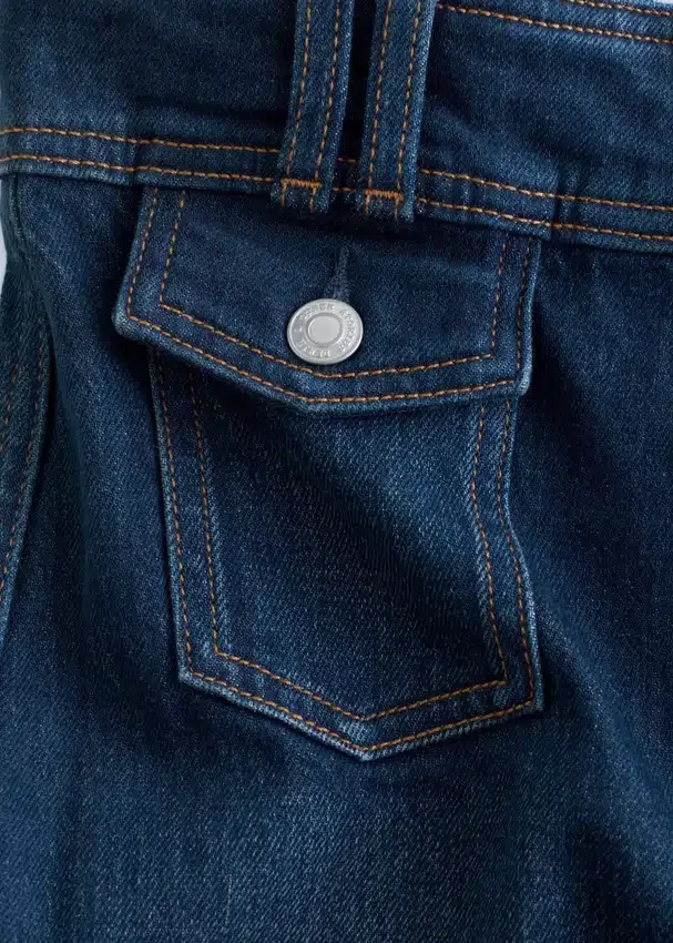 Press-Crease-Jeans mit ausgestelltem Bein Press-Crease-Jeans mit ausgestelltem Bein