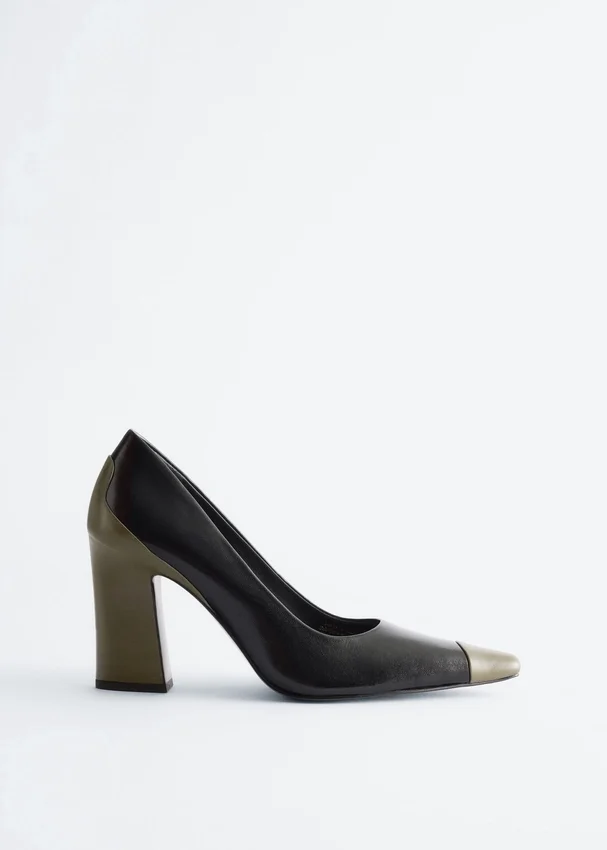 Pumps aus Leder mit Farbblöcken Pumps aus Leder mit Farbblöcken