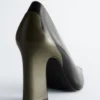 Pumps aus Leder mit Farbblöcken Pumps aus Leder mit Farbblöcken