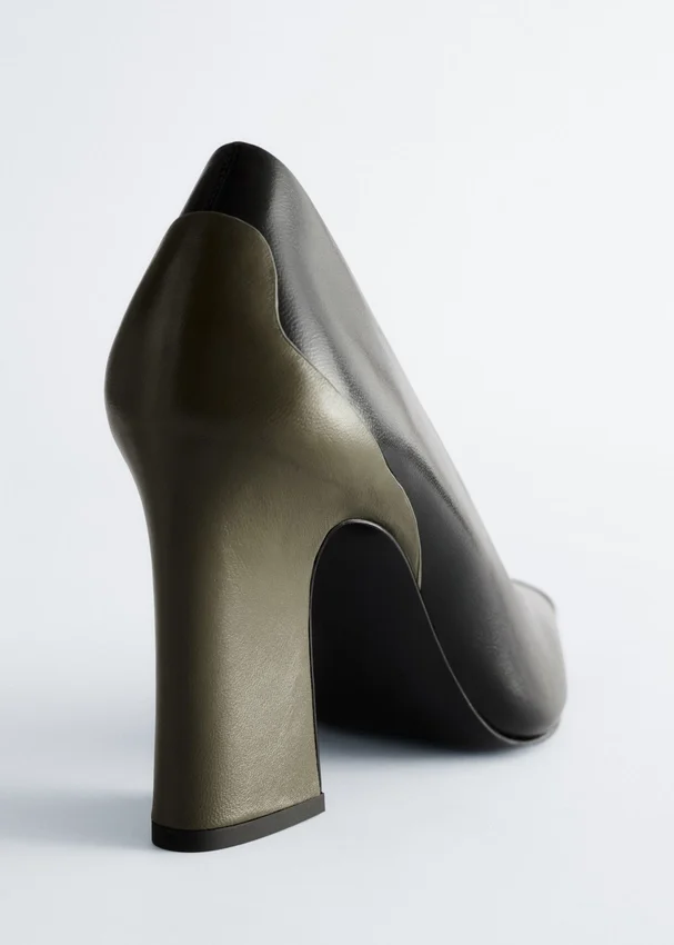 Pumps aus Leder mit Farbblöcken Pumps aus Leder mit Farbblöcken