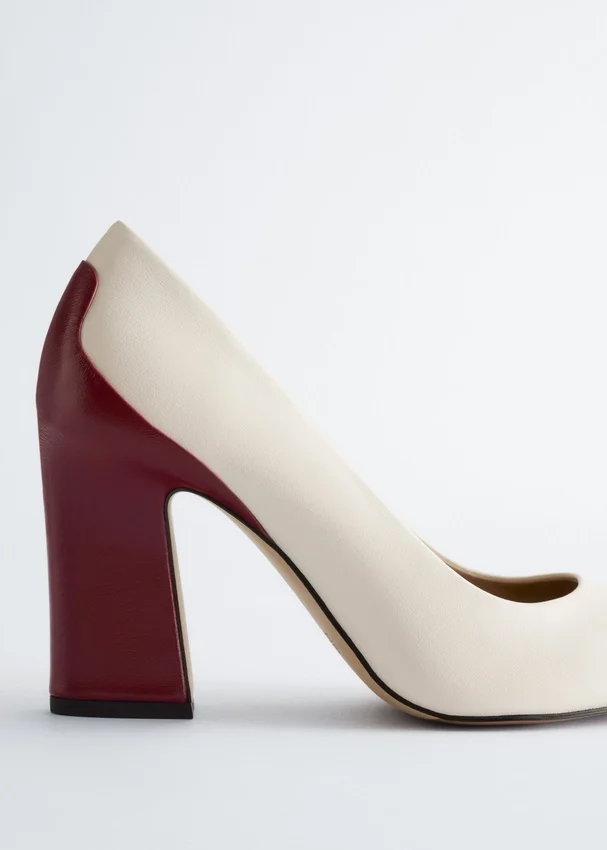 Pumps aus Leder mit Farbblöcken Pumps aus Leder mit Farbblöcken